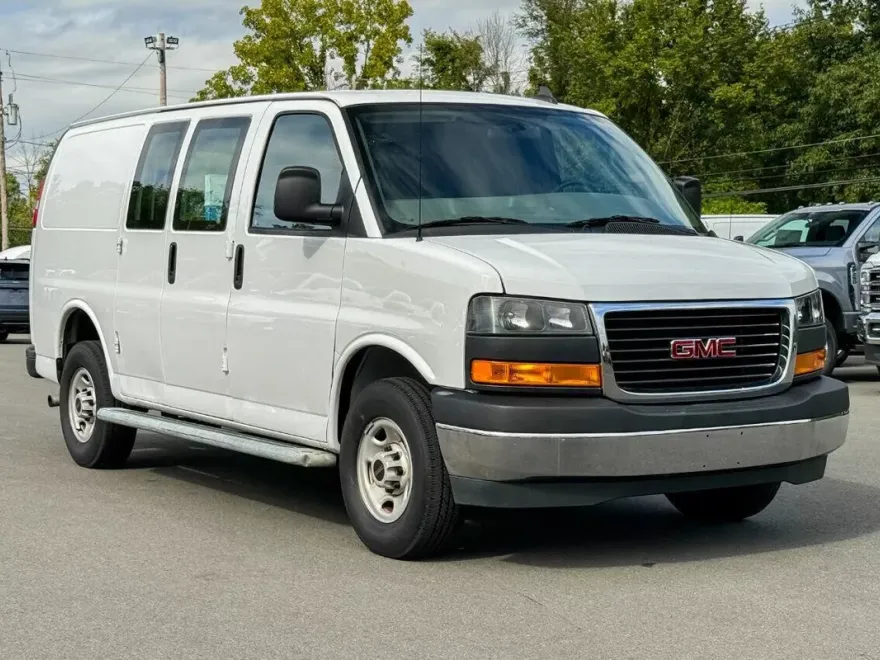 2022 Gmc Savana 2500 photo 1