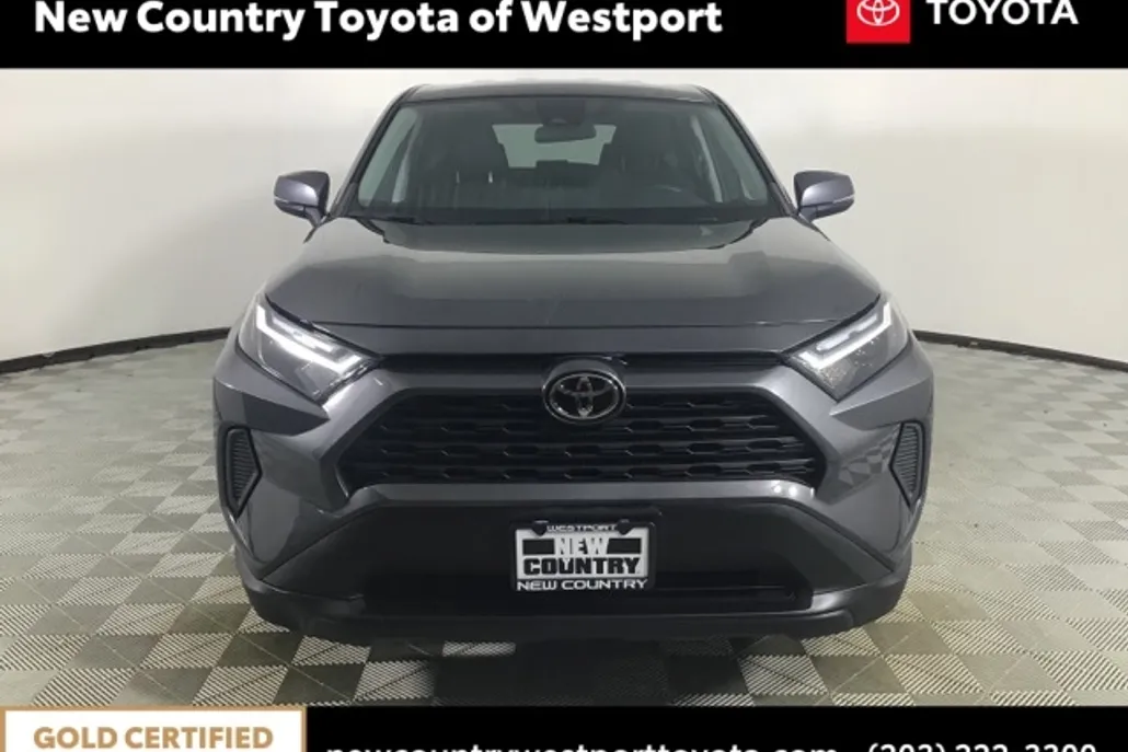 2023 Toyota RAV4 LE photo 1