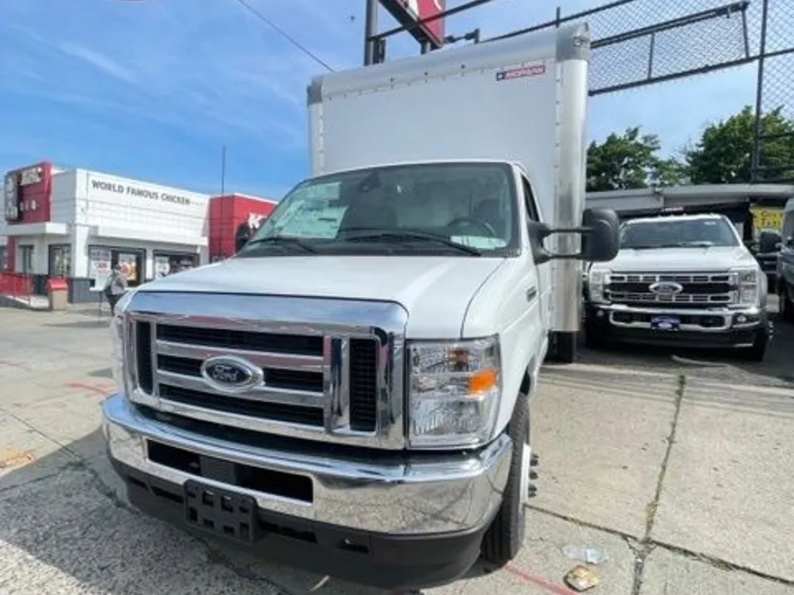 2025 Ford E-350 photo 1