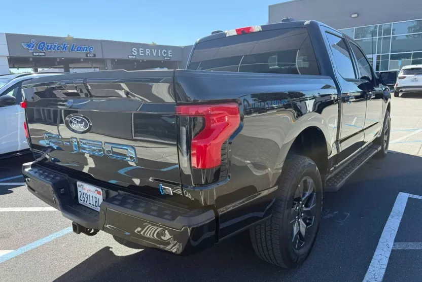 2024 Ford F-150 Lightning photo 1