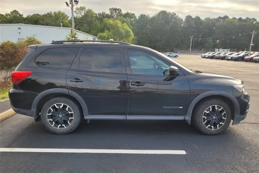 2019 Nissan Pathfinder SV photo 1