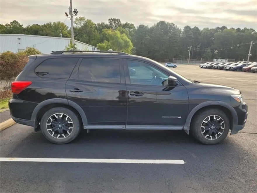 2019 Nissan Pathfinder SV photo 1