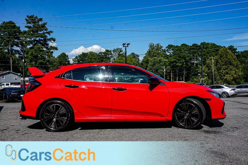 2018 Honda Civic Hatchback photo 1