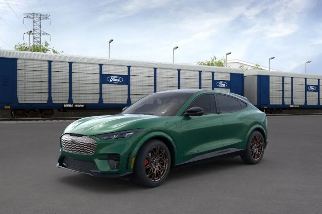 2025 Ford Mustang Mach-E GT photo 1