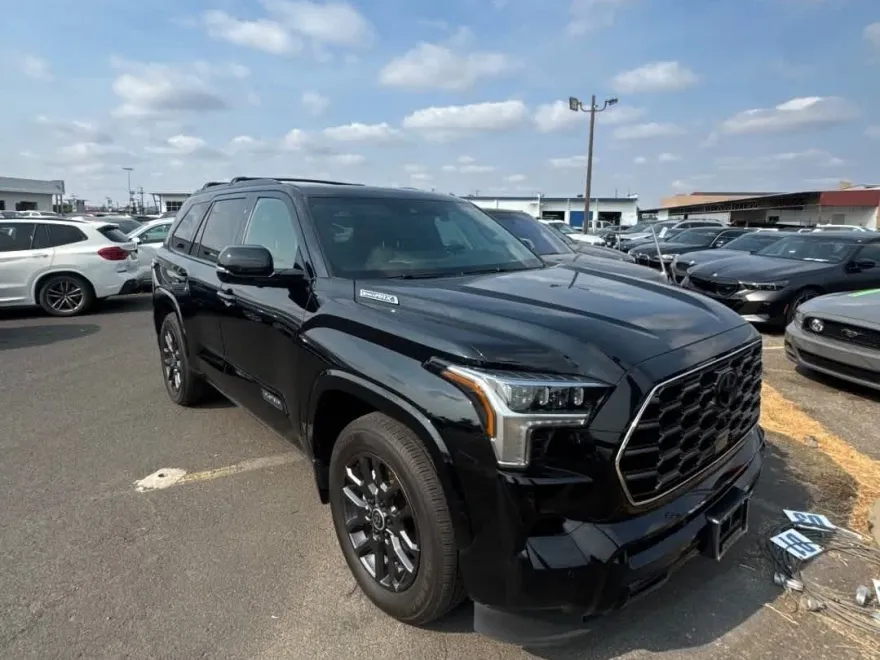 2024 Toyota Sequoia Platinum photo 1