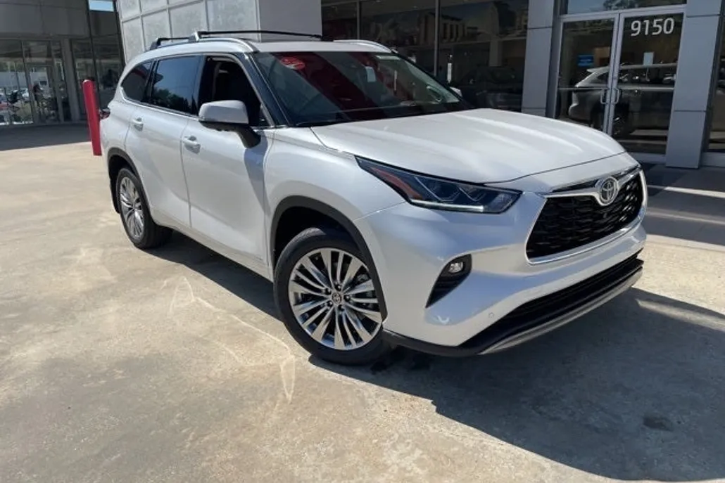 2025 Toyota Highlander Hybrid Platinum photo 1