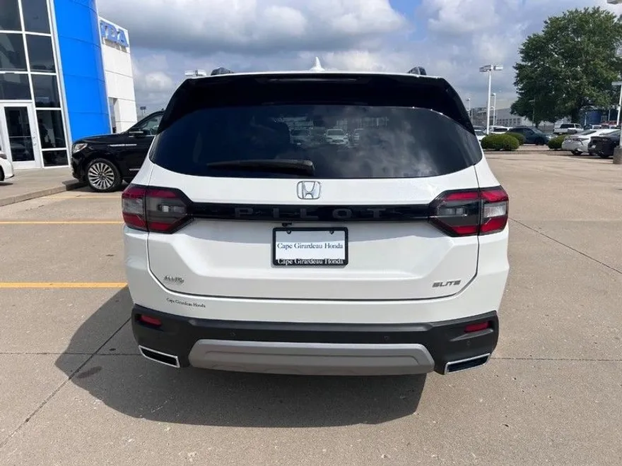 2023 Honda Pilot Elite photo 1
