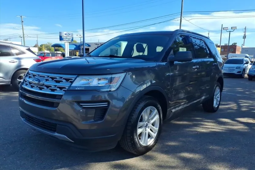 2019 Ford Explorer XLT photo 1