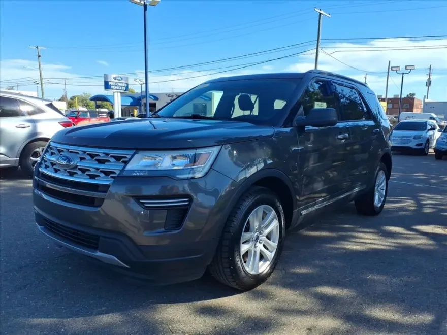 2019 Ford Explorer XLT photo 1