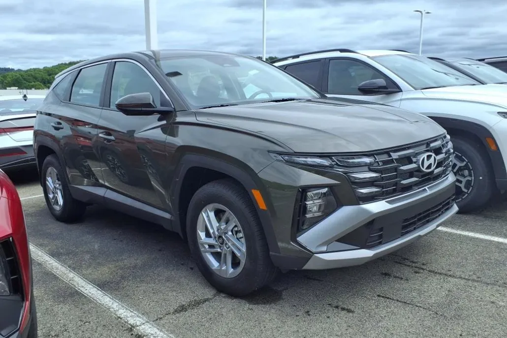 2025 Hyundai Tucson SE photo 1