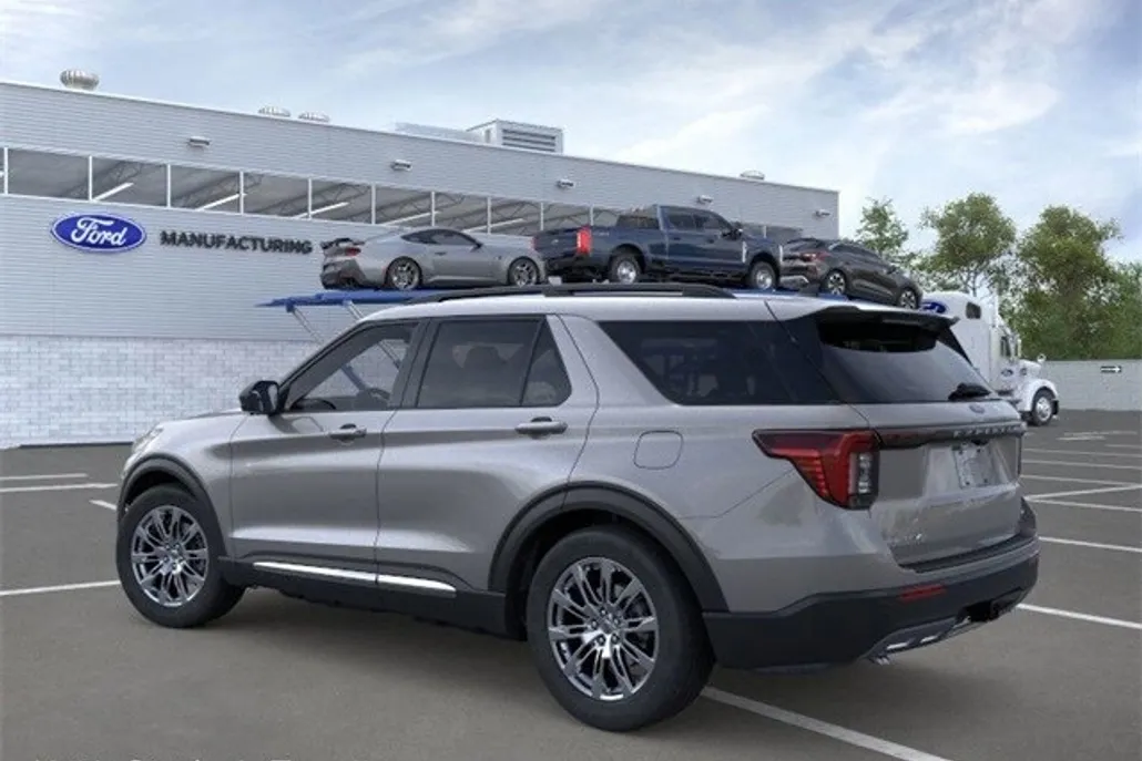 2025 Ford Explorer photo 1