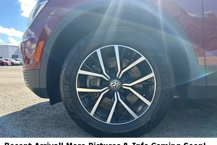 2021 Volkswagen Tiguan SE photo 1