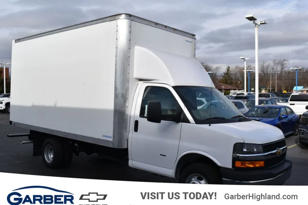 2024 Chevrolet Express Cutaway 3500 photo 1