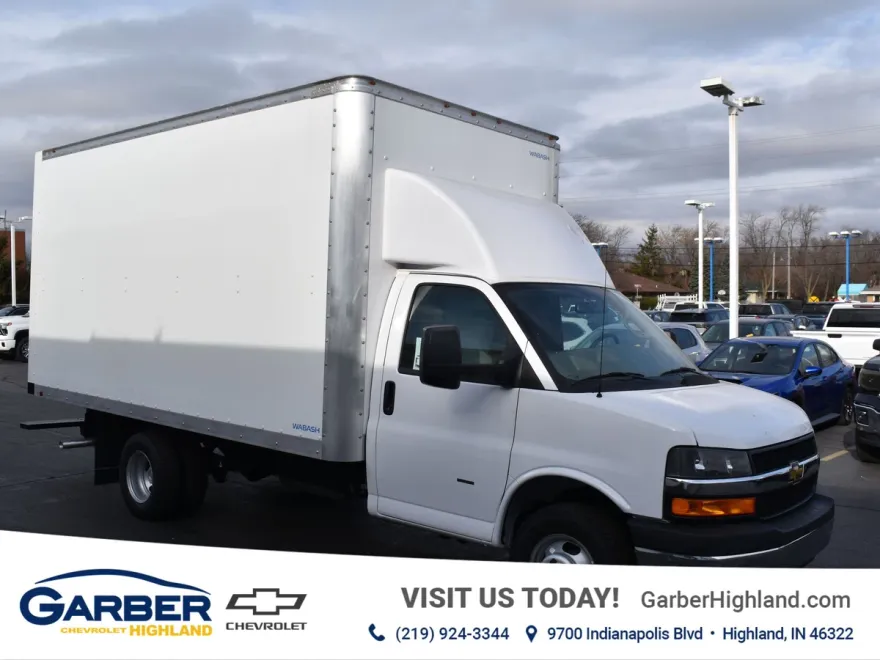 2024 Chevrolet Express Cutaway 3500 photo 1