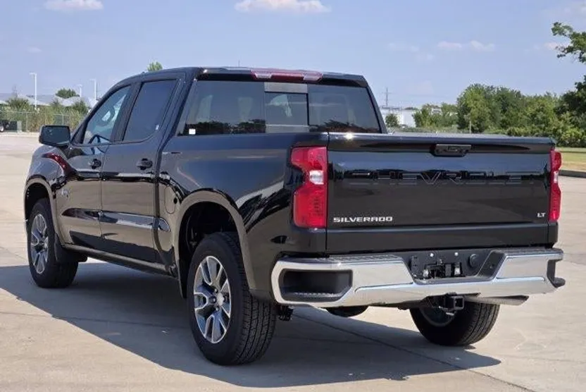 2026 Chevrolet Silverado 1500 LT photo 1