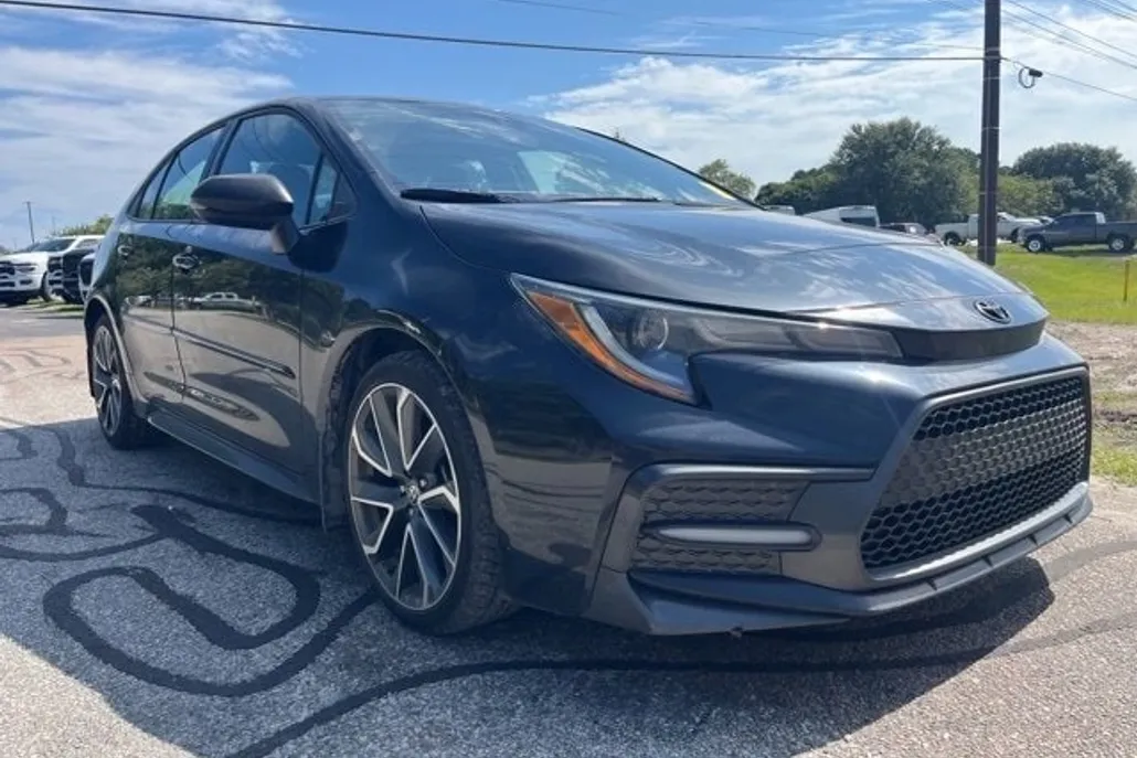 2021 Toyota Corolla SE photo 1