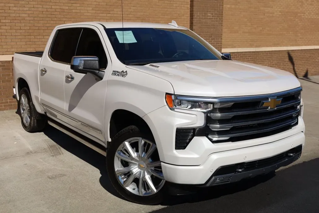2023 Chevrolet Silverado 1500 High Country photo 1