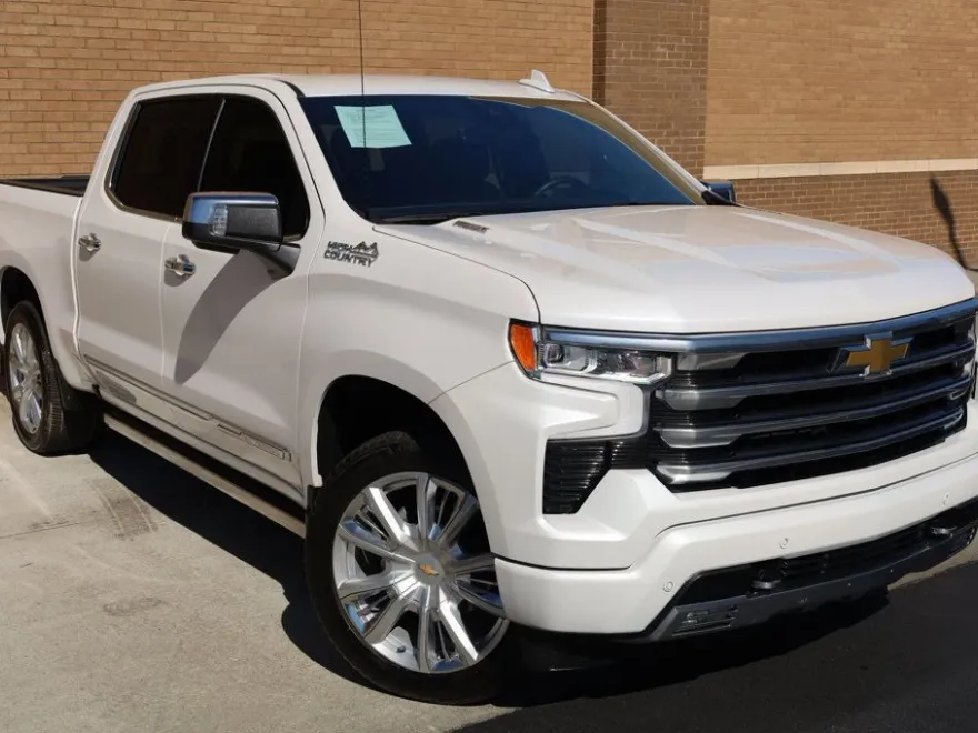 2023 Chevrolet Silverado 1500 High Country photo 1