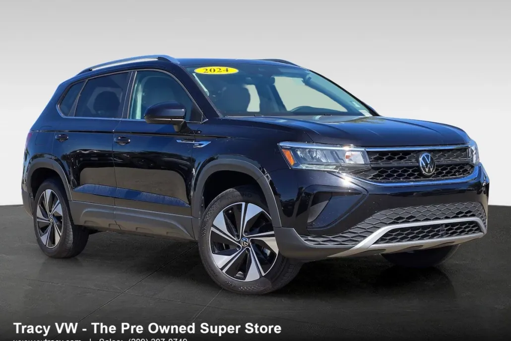 2024 Volkswagen Taos SE photo 1