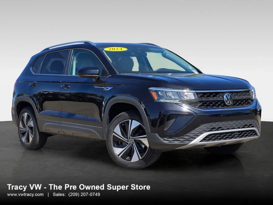 2024 Volkswagen Taos SE photo 1
