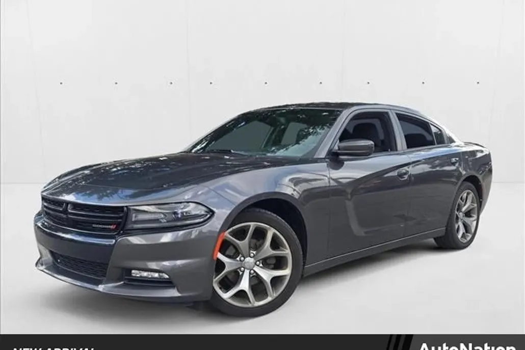 2015 Dodge Charger SXT photo 1