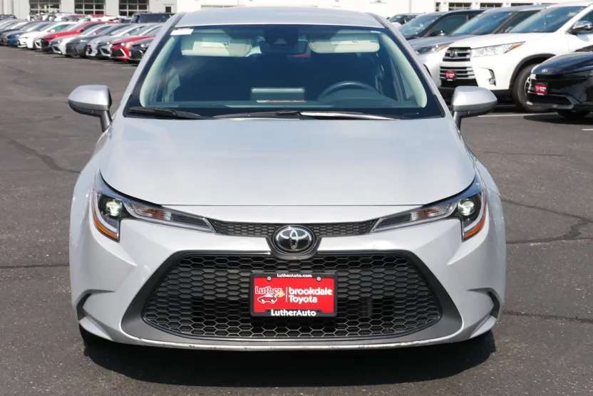 2022 Toyota Corolla LE photo 1