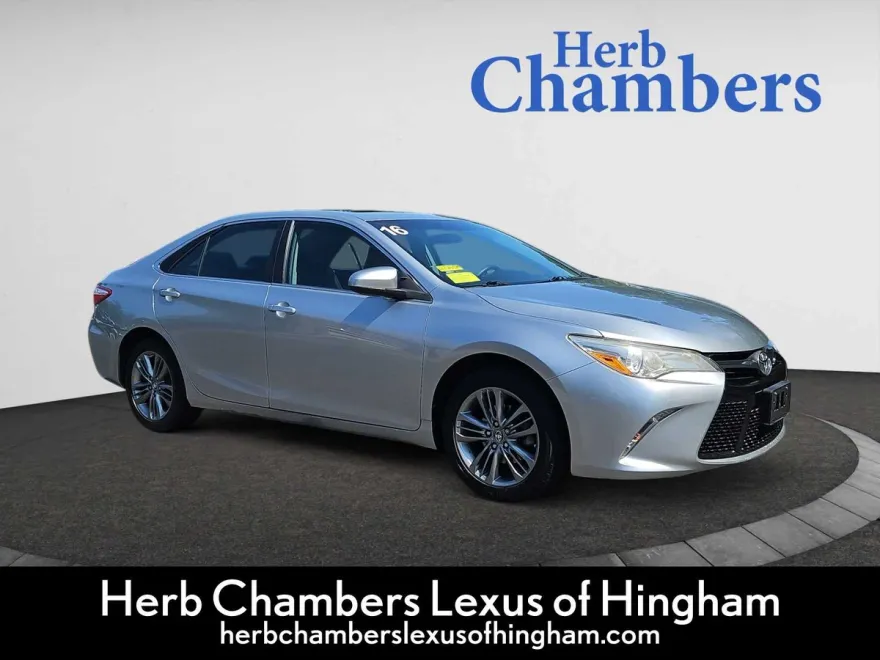 2016 Toyota Camry SE photo 1
