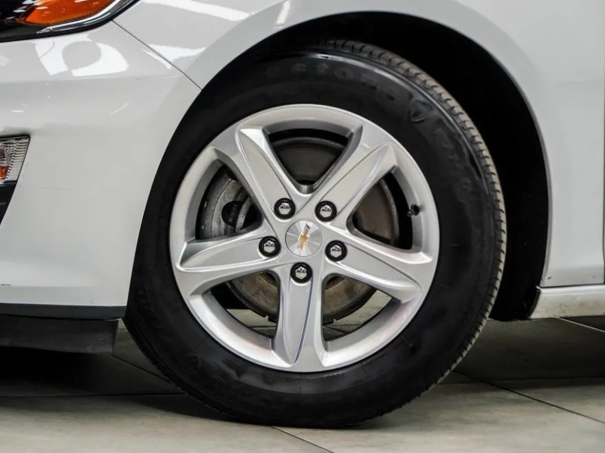2023 Chevrolet Malibu LS photo 1