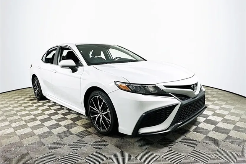 2024 Toyota Camry SE photo 1