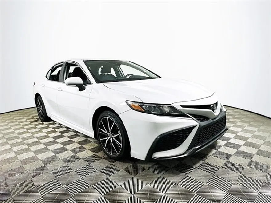 2024 Toyota Camry SE photo 1