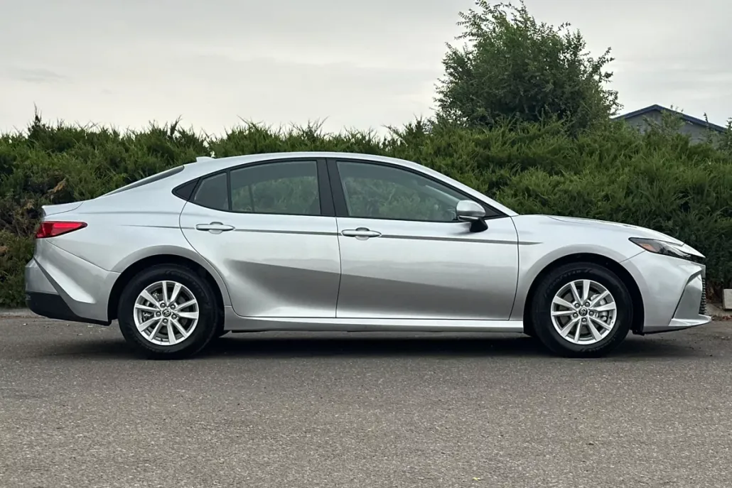 2025 Toyota Camry LE photo 1
