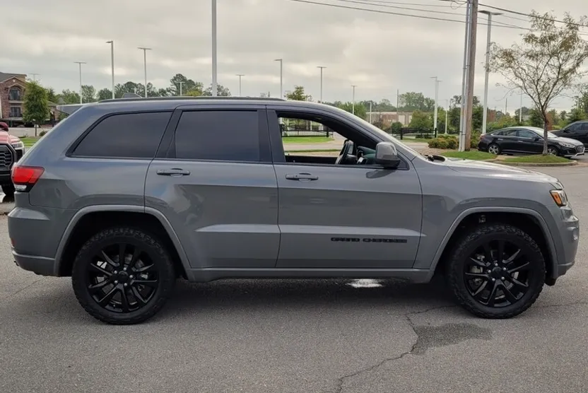 2020 Jeep Grand Cherokee Altitude photo 1