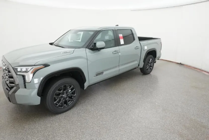2025 Toyota Tundra Platinum CrewMax photo 1
