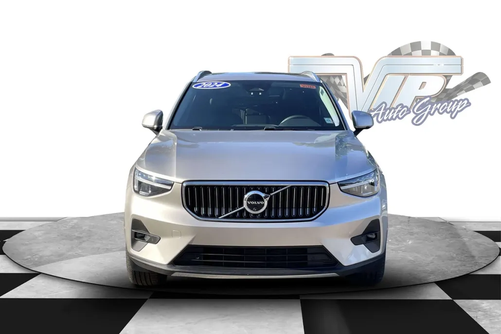 2024 Volvo XC40 AWD Plus photo 1
