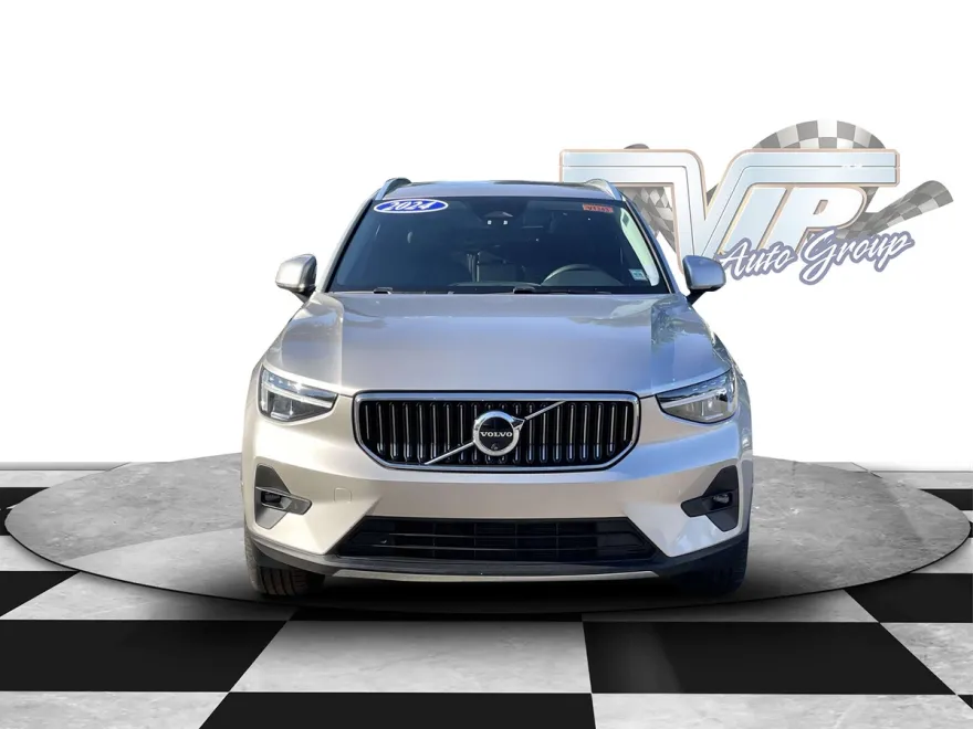 2024 Volvo XC40 AWD Plus photo 1
