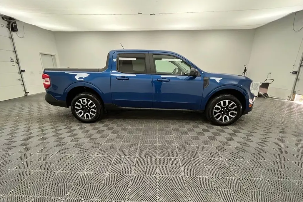2024 Ford Maverick Lariat photo 1