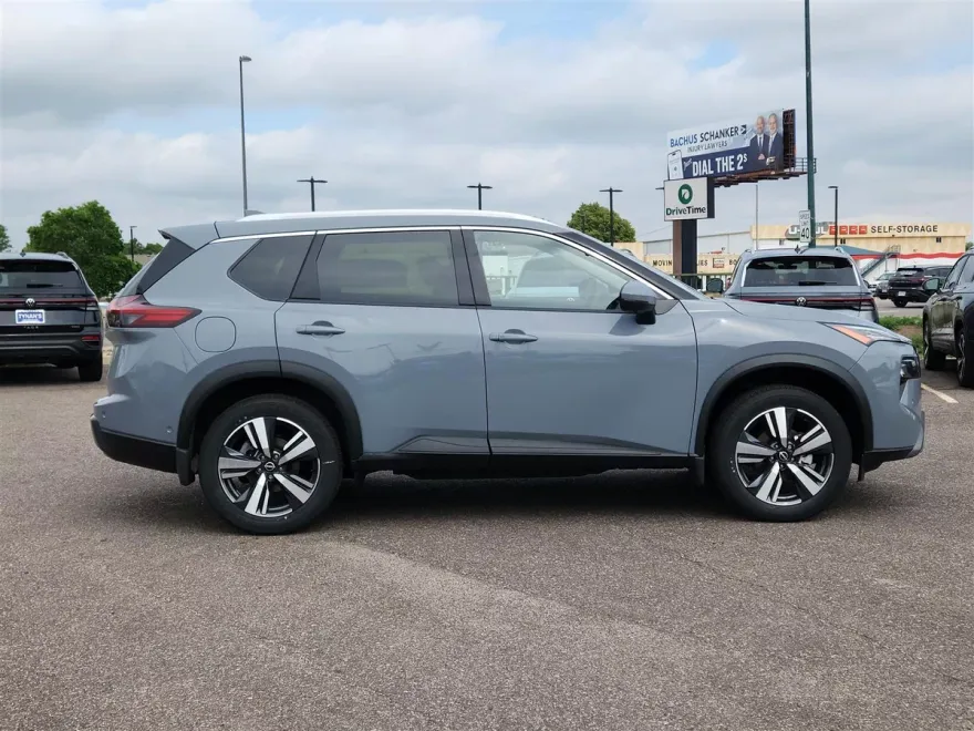 2025 Nissan Rogue SL photo 1