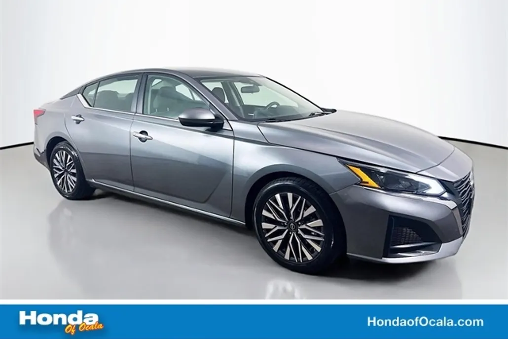2023 Nissan Altima 2.5 SV photo 1