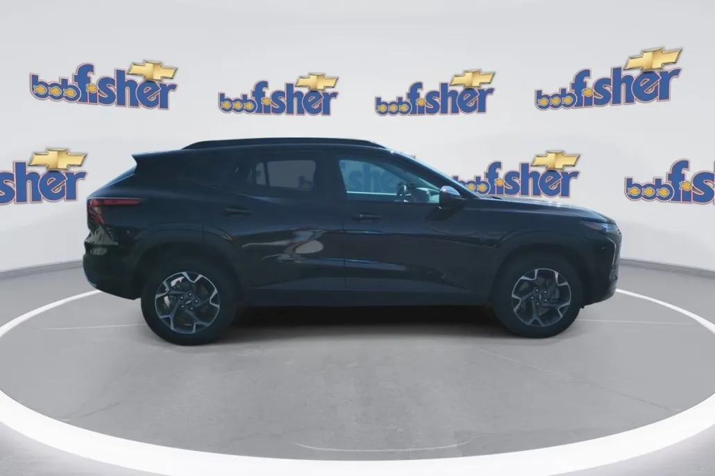 2025 Chevrolet Trax LT photo 1