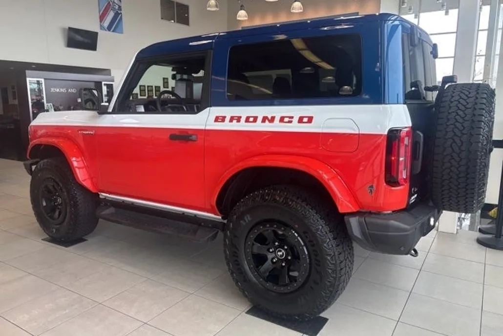 2025 Ford Bronco First Edition photo 1