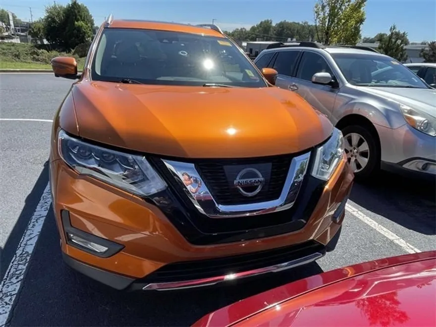 2017 Nissan Rogue SL photo 1