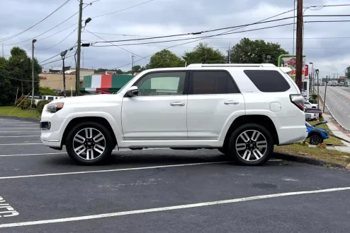 2019 Toyota 4Runner SR5 photo 3