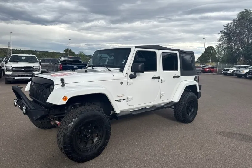 2013 Jeep Wrangler Unlimited Sahara photo 1