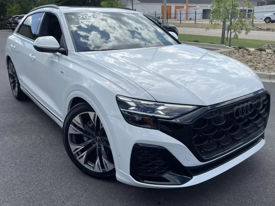 2025 Audi Q8 Prestige 55 photo 1