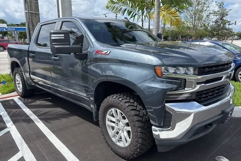 2020 Chevrolet Silverado 1500 LT photo 1