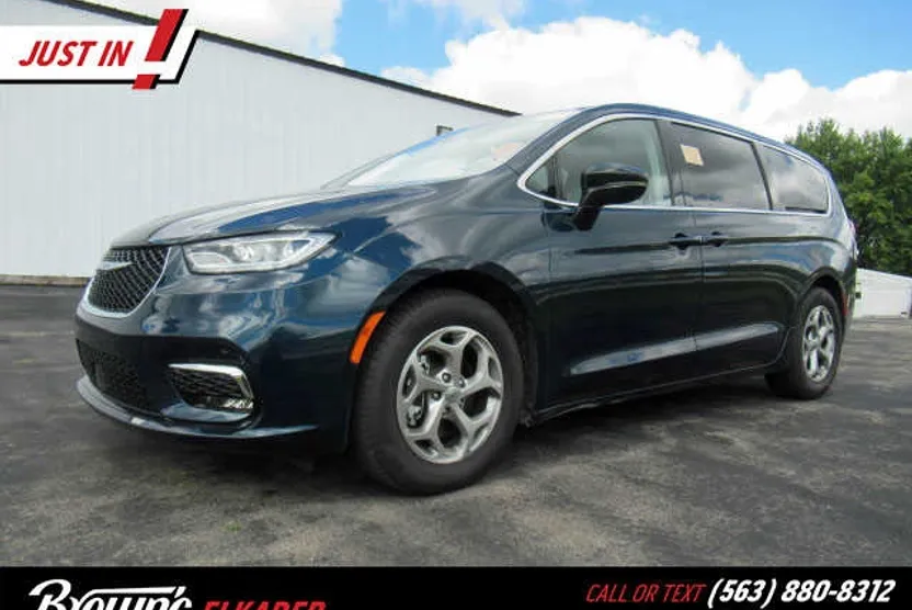 2024 Chrysler Pacifica Limited photo 1