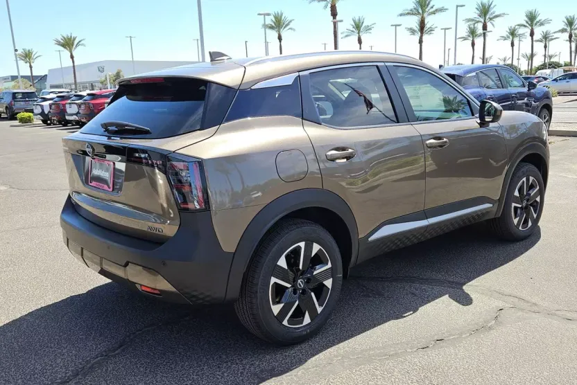 2025 Nissan Kicks SV photo 1