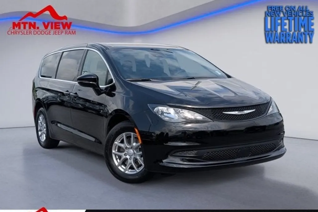 2026 Chrysler Voyager LX photo 1