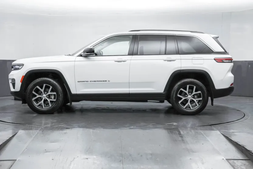 2024 Jeep Grand Cherokee Limited photo 1