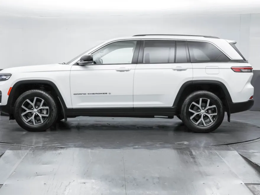 2024 Jeep Grand Cherokee Limited photo 1